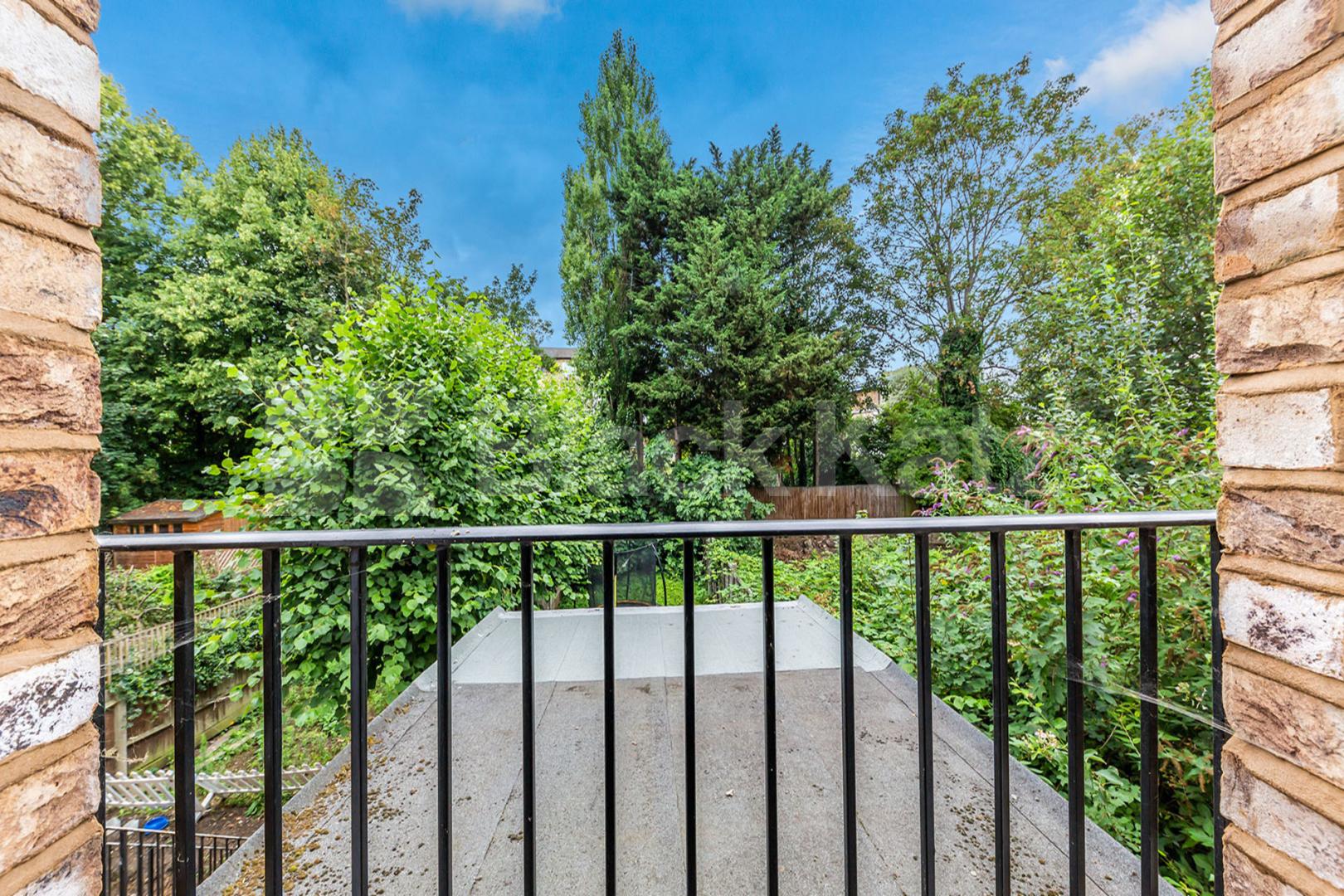  Well presented two double bedroom property set within a period conversion Moray Road, Finsbury Park